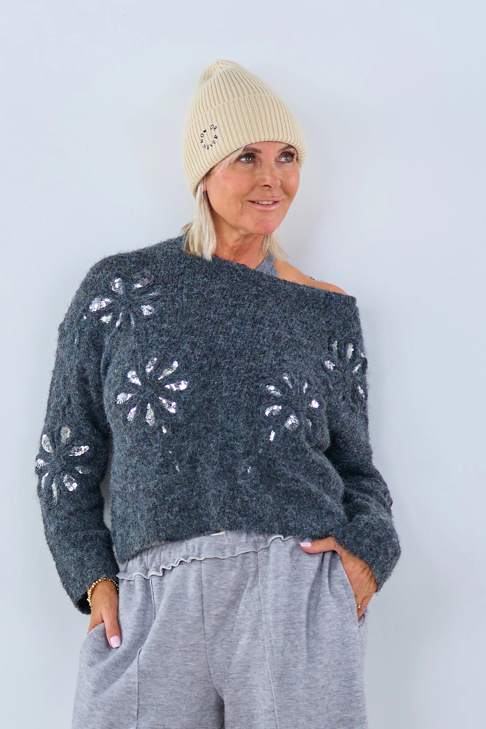 Strickpullover mit Pailletten-Blüten, anthrazit